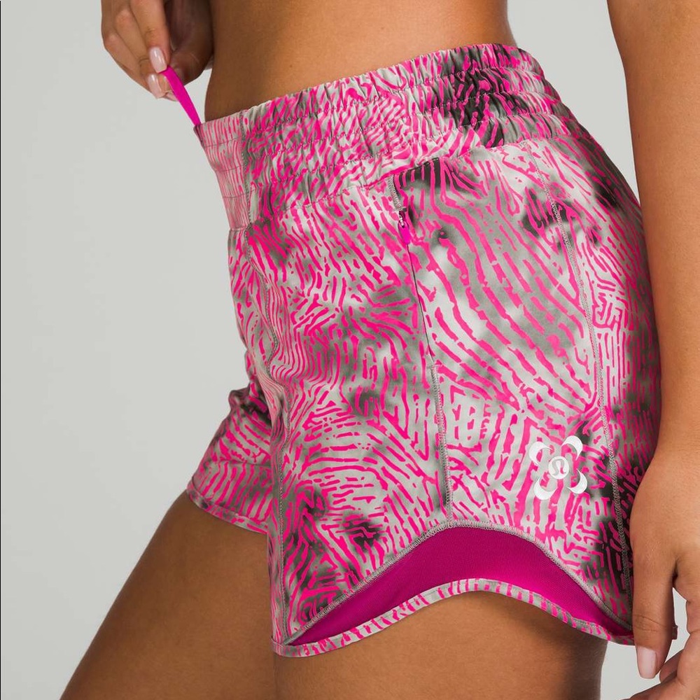 Lululemon SeaWheeze Hotty Hot High-Rise Short 4" - Picture 7 of 7